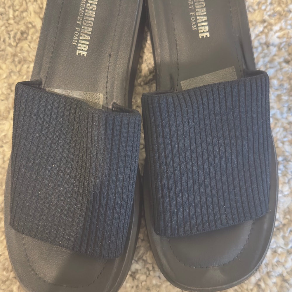 AEROSOLES Black Ribbed Slide Sandals